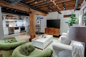 TV - The 1865 Honky Tonk | Chic and Luxurious (Nashville)