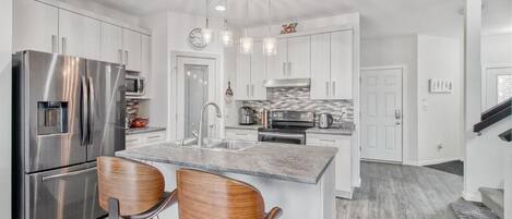 Micro-ondes, four, plaque de cuisson, lave-vaisselle