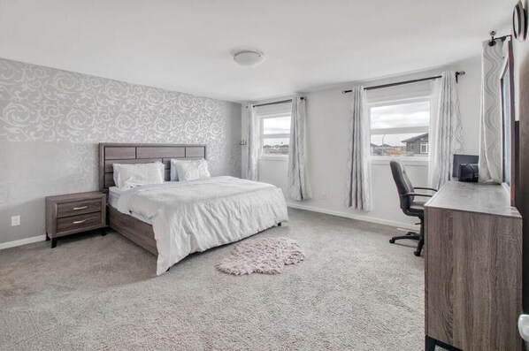 3 bedrooms, iron/ironing board, WiFi, bed sheets