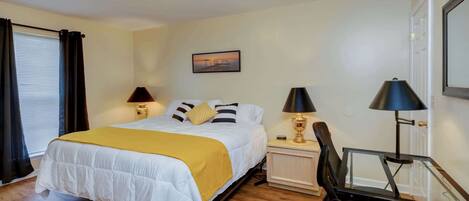 3 chambres, fer et planche à repasser, Wi-Fi, draps fournis