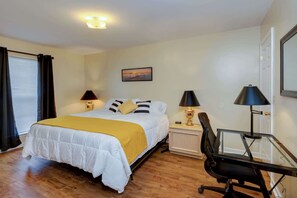 3 bedrooms, iron/ironing board, WiFi, bed sheets - 3 Bedroom Home Perfect for Groups (Nashville)