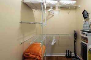 Interior - 3 Bedroom Home Perfect for Groups (Nashville)