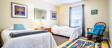 3 habitaciones, tabla de planchar con plancha, wifi y ropa de cama