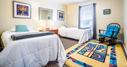 Half of Duplex 2 Blocks from Hadley Park