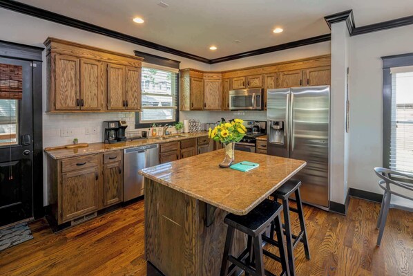 Fridge, microwave, oven, stovetop - Hello Goodbye | Ultimate Experience! (Nashville)