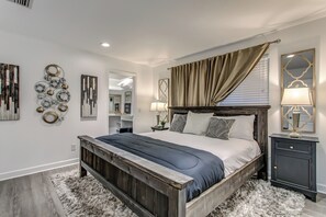 1 bedroom, iron/ironing board, WiFi, bed sheets - Riverfront Condo Minutes from Broadway (Nashville)