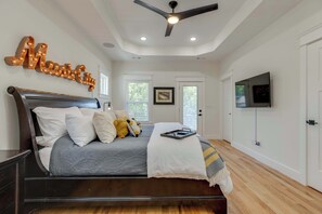 3 bedrooms, iron/ironing board, WiFi, bed sheets