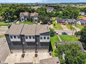 A multi-story residential building with a garage, a driveway, and a lawn. - Beautiful Balcony! Sleeps 12! 4 Miles from Broadway (Nashville)