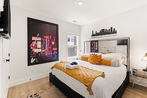 4 bedrooms, iron/ironing board, WiFi, bed sheets