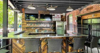 Stellar Condo | Sleeps 4 | 10 mins from Broadway!