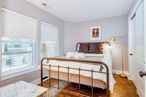 3 habitaciones, tabla de planchar con plancha, wifi y ropa de cama 