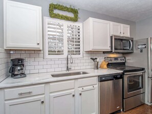 Fridge, microwave, oven, stovetop - Cozy Getaway | Close to DT Nash & Germantown! (Nashville)