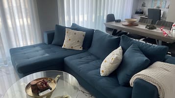 Apartemen | 2 kamar tidur, meja kerja, dan internet