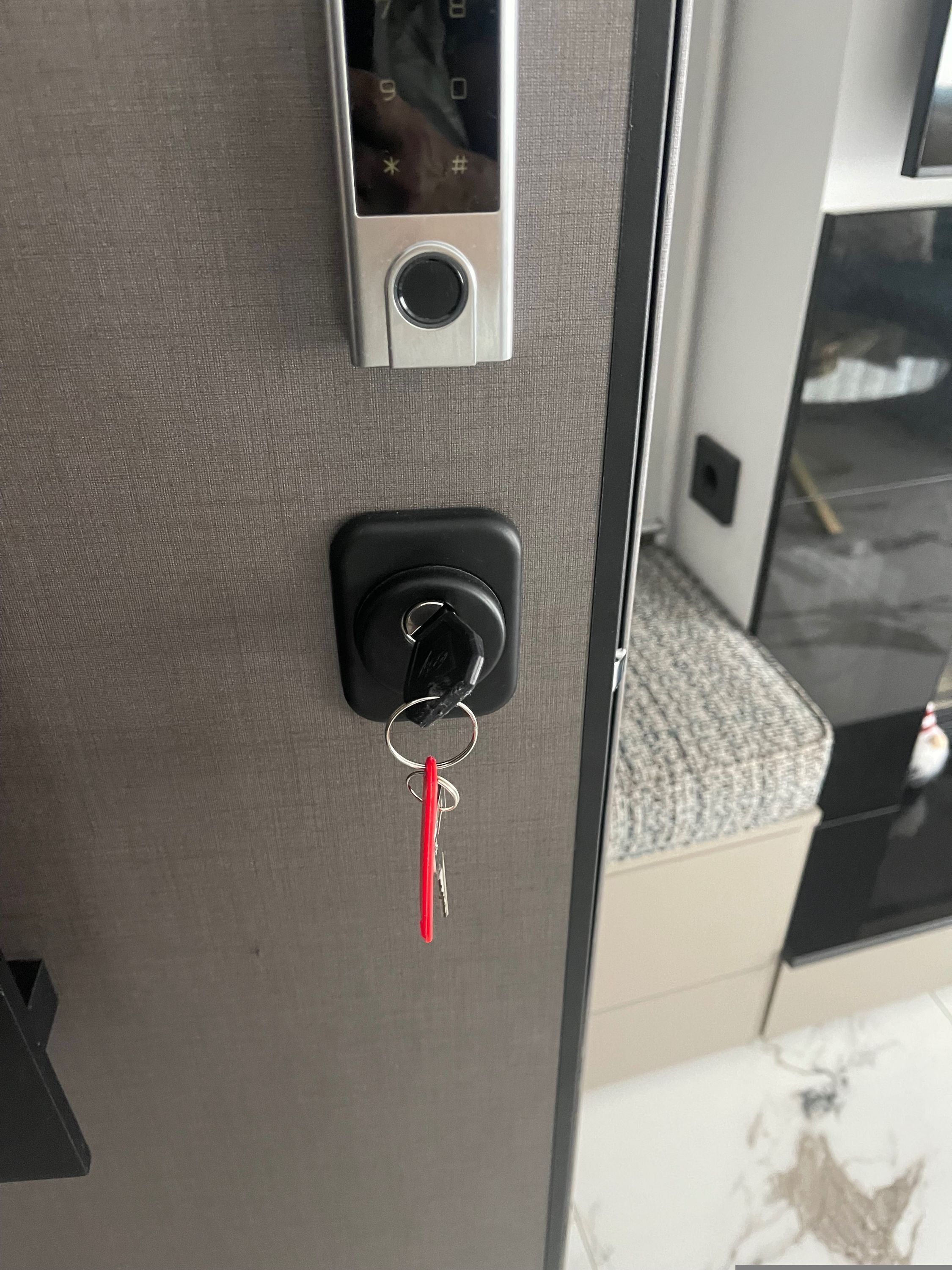 A door lock with a keyhole and a keyring.