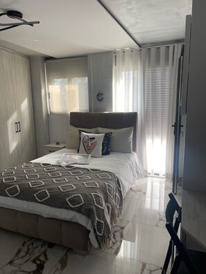 Apartment | 2 bedrooms, desk, Internet