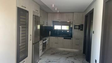 Apartment | 2 bedrooms, desk, Internet