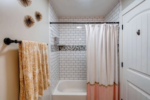 Dusche, Haartrockner, Shampoo