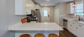 Centrally Located Cozy Pet Friendly Cottage