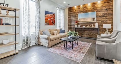 Stylish Loft Near Centennial Park!