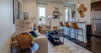 Stylish Loft Near Centennial Park!