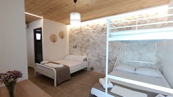 Studio, Smoking | 4 bedrooms