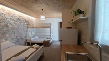 Studio, Smoking | 4 bedrooms