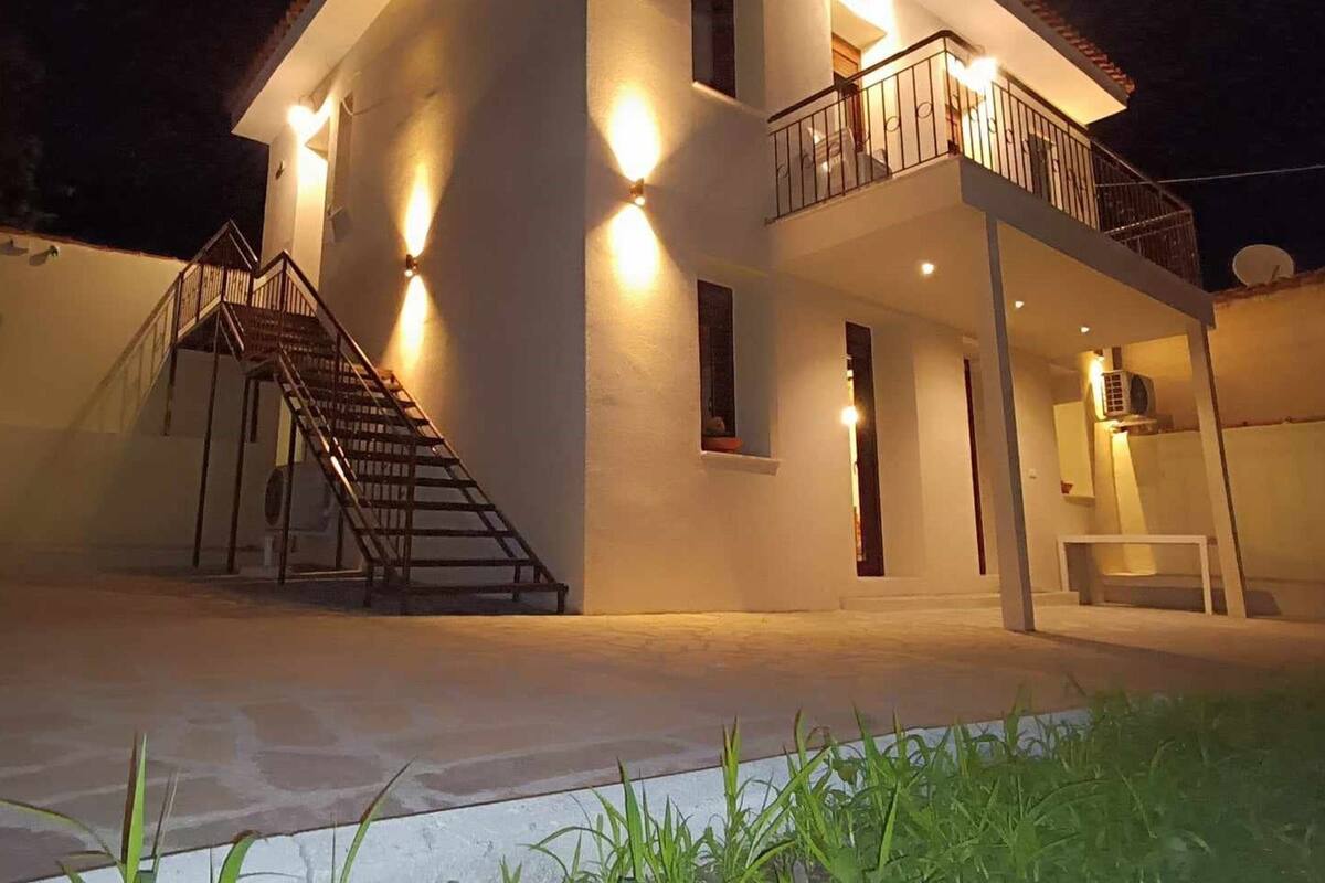 Casa, para fumadores | 4 habitaciones 