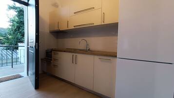 Apartment, Smoking | 4 bedrooms