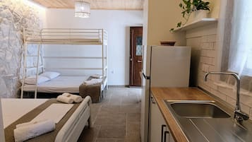 Studio, Smoking | 4 bedrooms