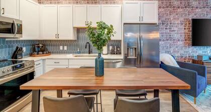 Trendy Condo Close to Nissan Stadium