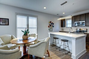 Fridge, microwave, oven, stovetop - Quiet Condo l Prime Locale w/in mins to DT (Nashville)