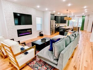 TV, fireplace - Glamorous 3 BDR in East Nashville – Pet Friendly! (Nashville)