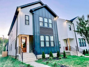 Exterior - Glamorous 3 BDR in East Nashville – Pet Friendly! (Nashville)