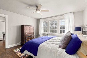 2 bedrooms, iron/ironing board, WiFi, bed sheets