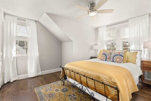 2 habitaciones, tabla de planchar con plancha, wifi y ropa de cama 