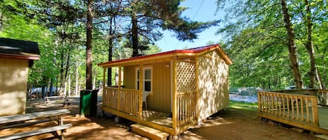 Cabin, Multiple Beds, Shared Bathroom | Desk, free WiFi