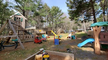 Children’s play area – outdoor