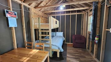 Stuga - flera sängar (Public Bathroom) | Skrivbord och gratis wi-fi