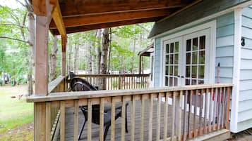 Cabin, 1 Double Bed, Shared Bathroom | Desk, free WiFi