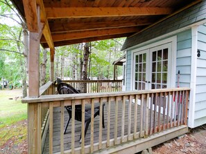 キャビン ダブルベッド 1 台 (Public Bathroom) | デスク、WiFi (無料)