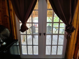 Cabin, 1 Double Bed, Shared Bathroom | Desk, free WiFi