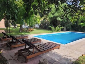 Outdoor pool - Spacious 4-bedroom villa with WiFi and AC in charming Luján de Cuyo (Luján de Cuyo)