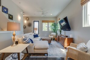 TV - Luxury 3 Bed Close to Downtown! (Nashville)