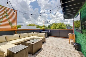 Terrace/patio - Luxury 3 Bed Close to Downtown! (Nashville)