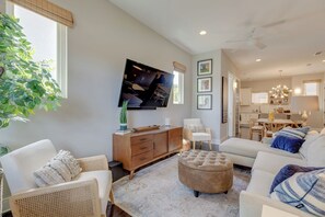 TV - Luxury 3 Bed Close to Downtown! (Nashville)