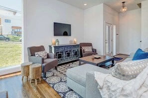 TV - Rooftop View of DT | Near the Gulch (Nashville)