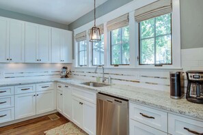 Fridge, microwave, oven, stovetop - Private Backyard | Near Bicentennial Park (Nashville)