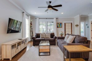 TV - Private Backyard | Near Bicentennial Park (Nashville)