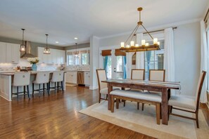 Dining - Private Backyard | Near Bicentennial Park (Nashville)