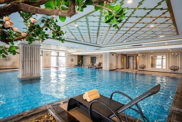 Indoor pool, outdoor pool - D'LEROI SOLEIL- Near West Lake In Ha Noi (Hanoi)
